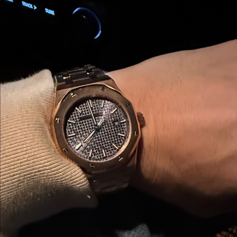 Elegant Black and Gold Men's Watch